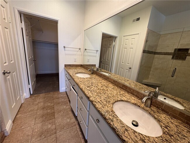 Building Photo - 1028 S Rossano Way