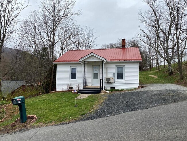 Building Photo - 11 E 5th St