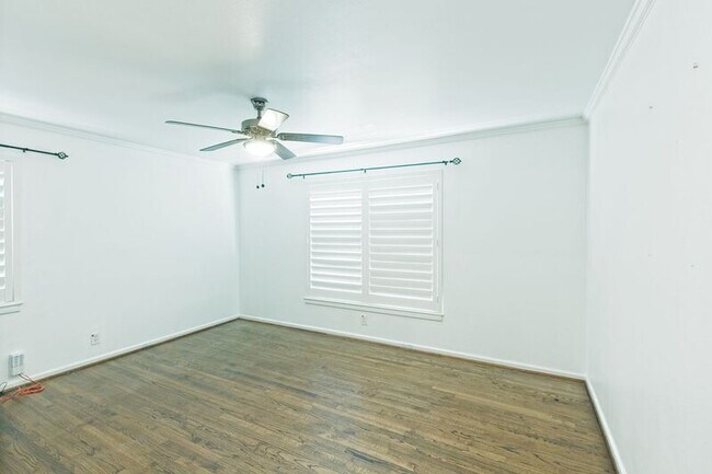 Building Photo - 11137 Sinclair Ave