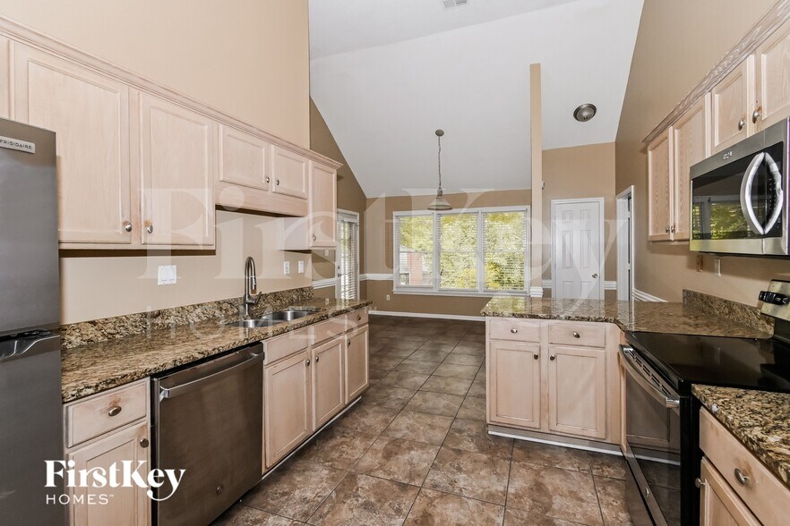 Building Photo - 844 Tropicana Dr E