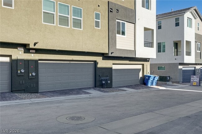 Building Photo - 5838 Kips Bay St