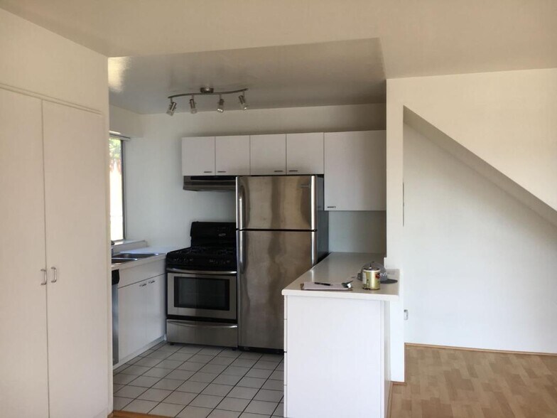 Building Photo - 1733 Lucile Ave