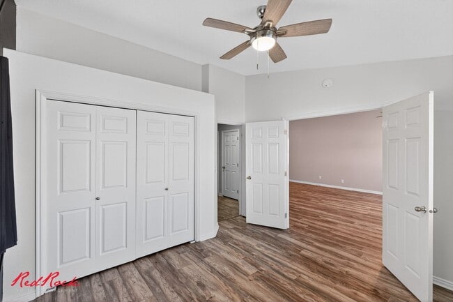 Building Photo - Gorgeous Bedroom Townhome in Prime Location
