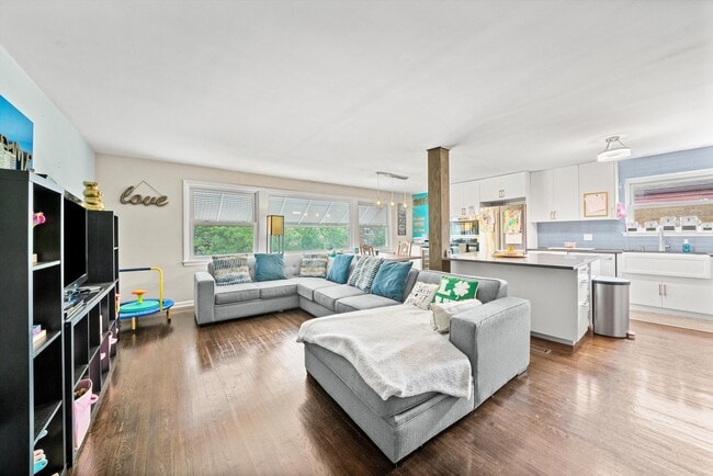 Building Photo - 8819 N Wisner St