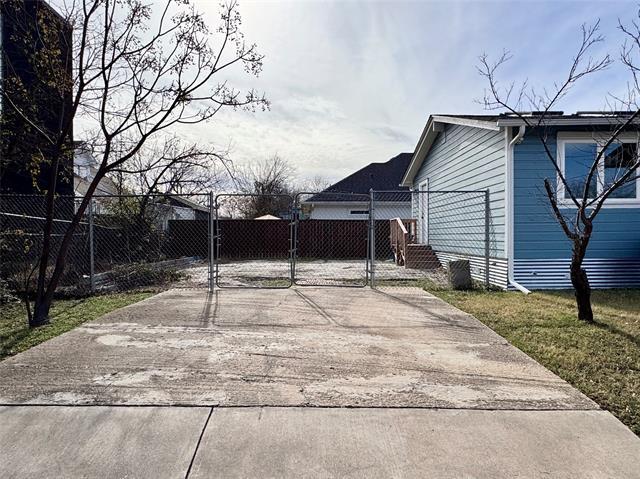 Building Photo - 3414 Navaro St