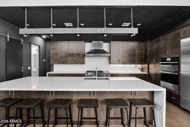 Building Photo - 8430 S 10th Ln