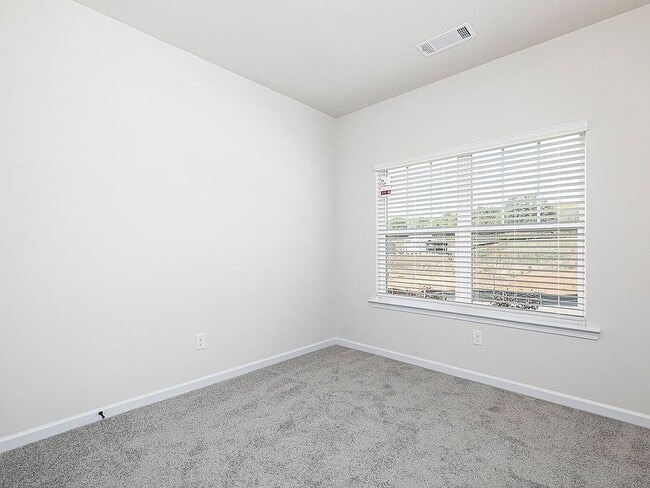 Building Photo - 412 Egret Ct