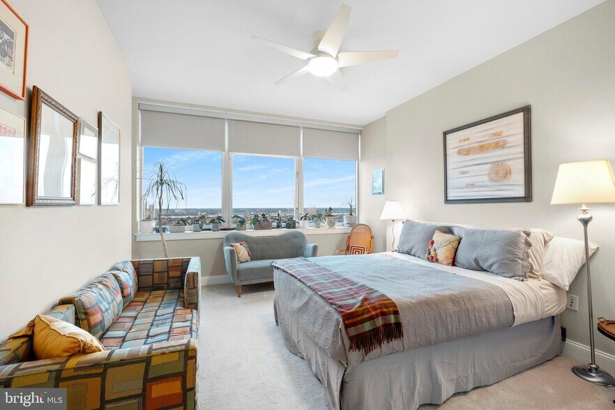 Building Photo - 440 S Broad St