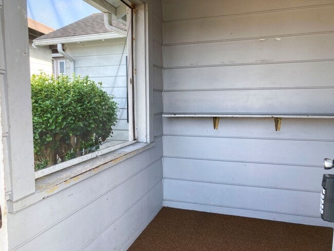 Building Photo - Pet-friendly home with a detached garage!