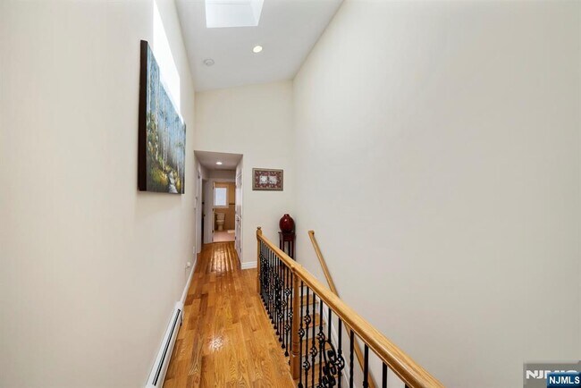 Building Photo - 316 6th St