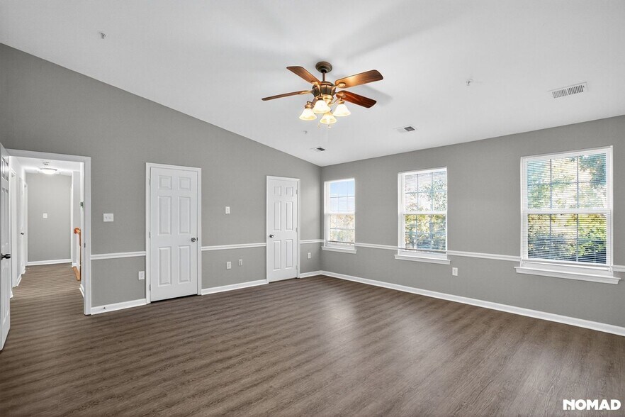 Building Photo - 7 Hickory St