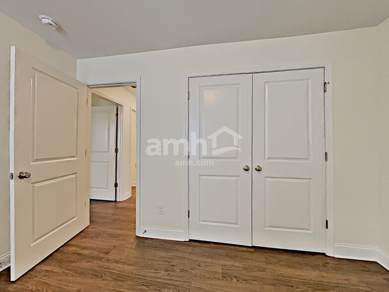 Building Photo - 107 Samara Ln