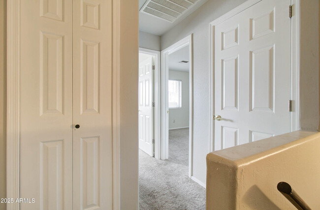 Building Photo - 2311 E Hartford Ave