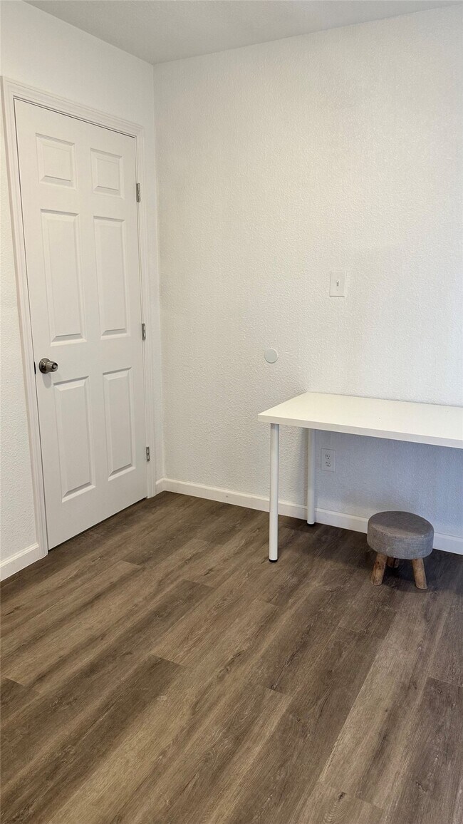 Building Photo - 6200 Ranchester Dr