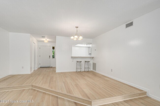 Building Photo - 105 La Costa St