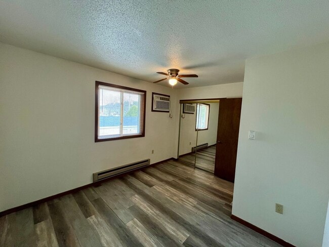 Building Photo - 604 Hollywood Dr