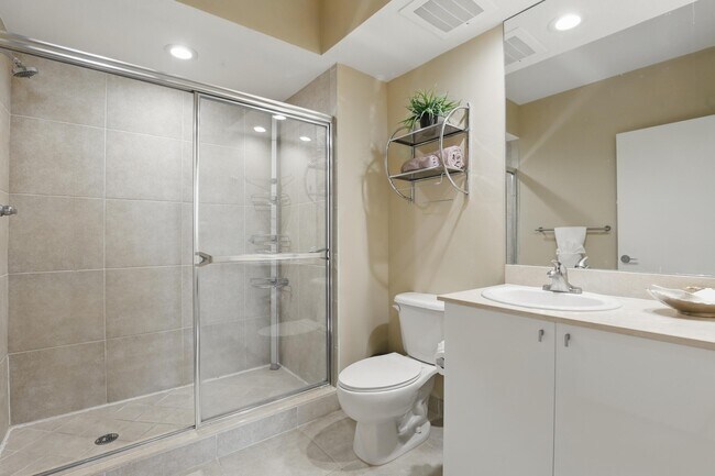 Building Photo - 1551 N Flagler Dr