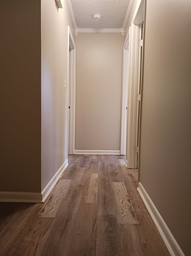 Building Photo - 4 Bedroom Home Available Now!