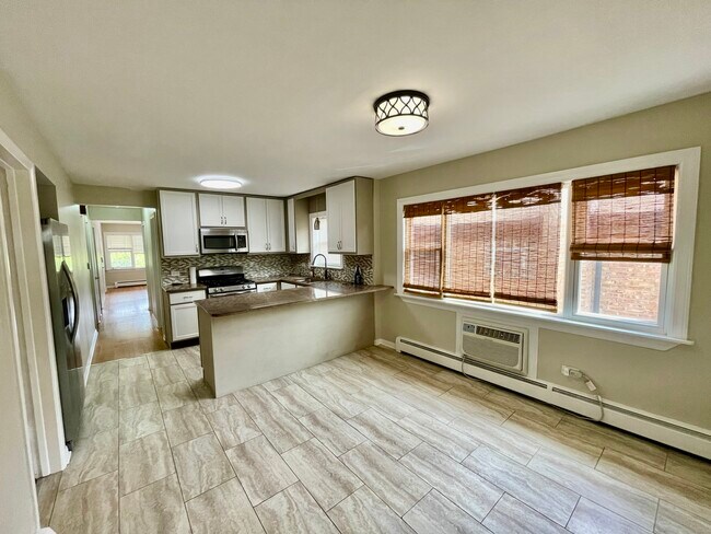 Building Photo - 5158 N Elston Ave