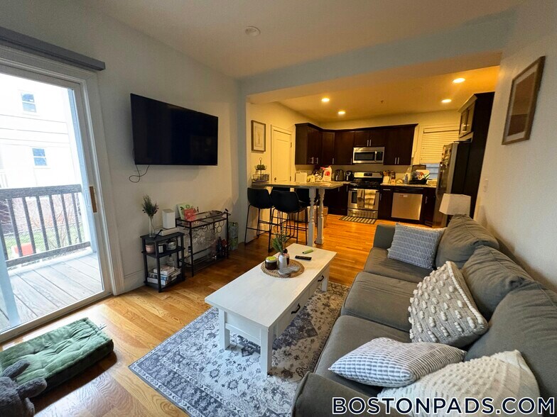 Building Photo - 16 Washburn St