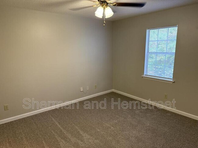 Building Photo - 520 Commons Dr