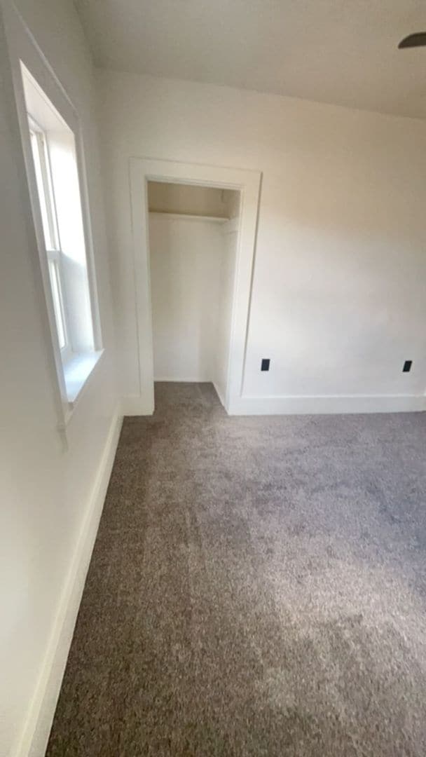 Building Photo - 4 Bedroom Single Family Home Available!