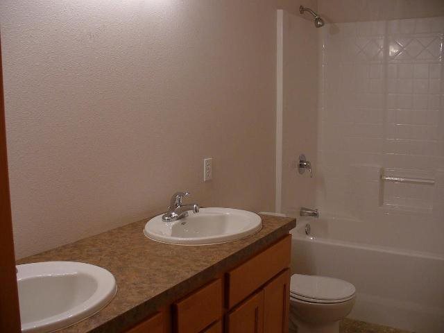 Building Photo - 402 N Pacific St