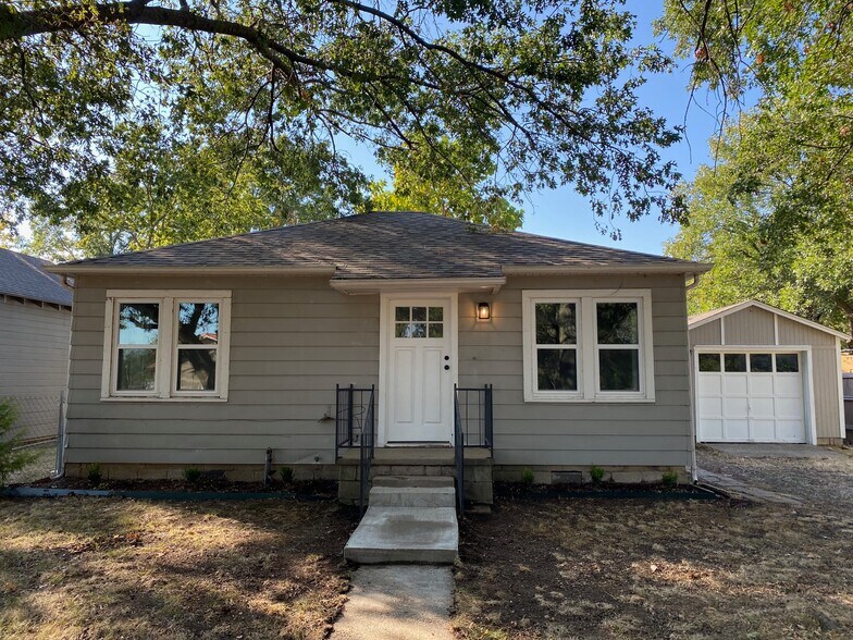 Primary Photo - 923 Olive St.