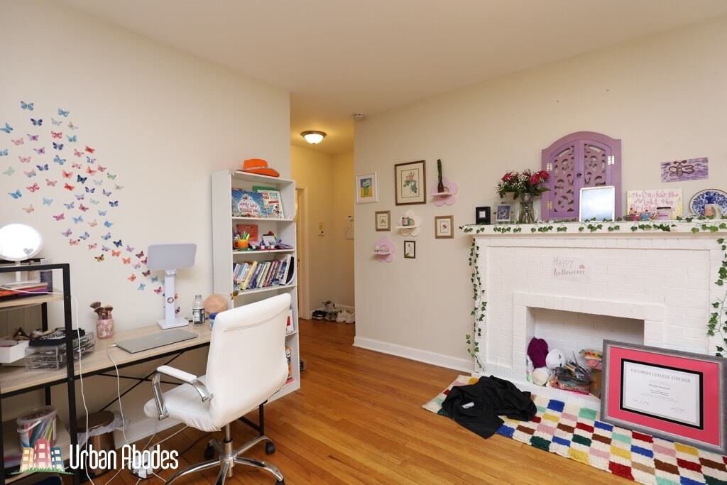 Building Photo - 730 W Roscoe St