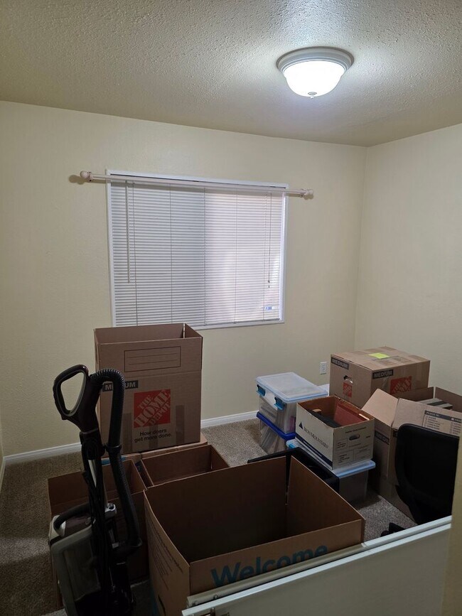 Building Photo - Quiet 3 bedroom 2 bath home in Poway in cul-de-sac in Poway school district