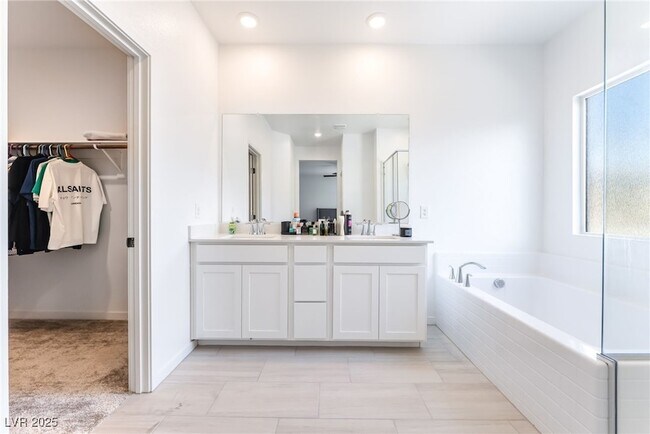 Building Photo - 2960 Gaffer Film St