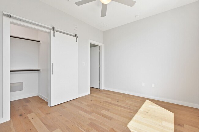 Building Photo - 2002 E 7th St