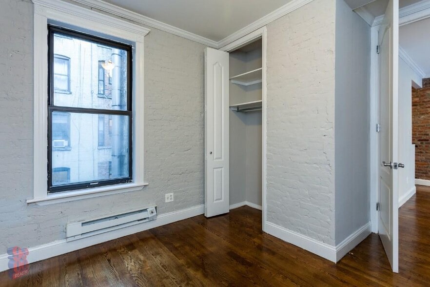Building Photo - 346 E 18th St