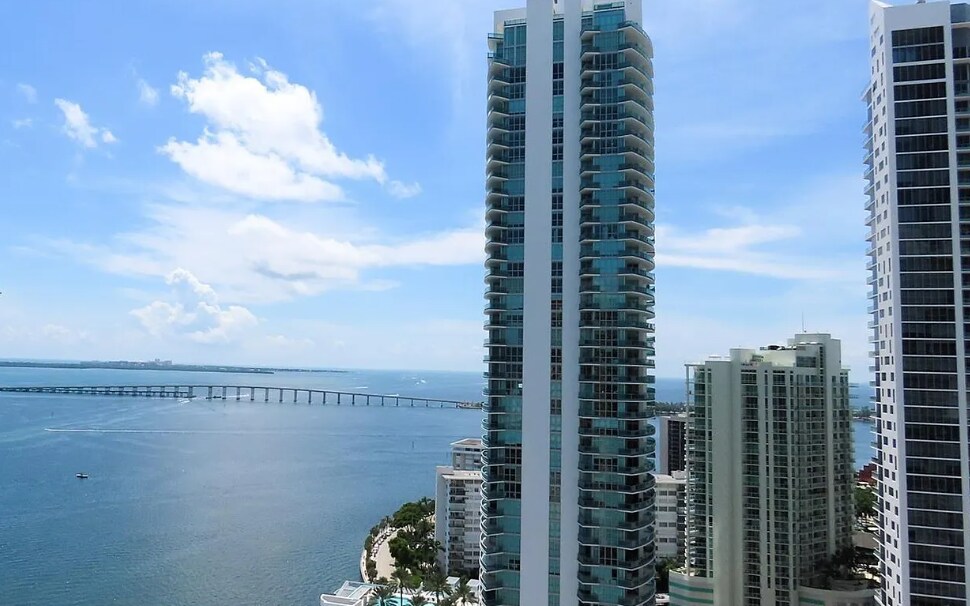 Building Photo - 1155 Brickell Bay Dr