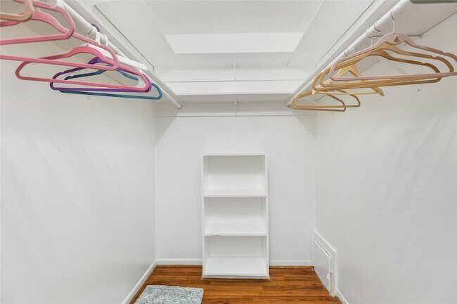 Building Photo - 2824 Briarhurst Dr