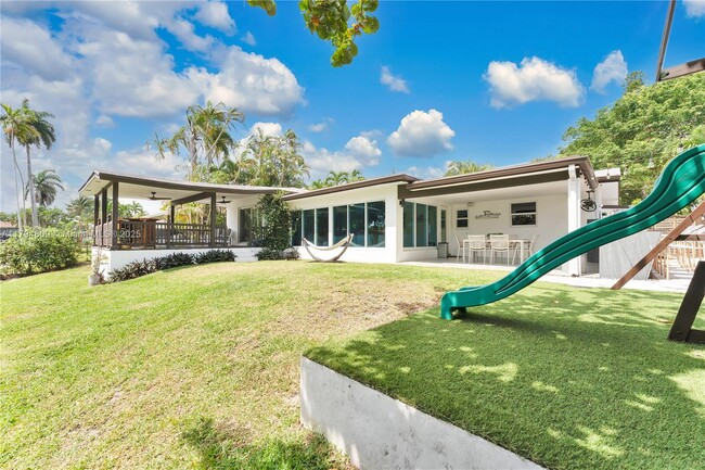 Building Photo - 4440 SW 28th Terrace