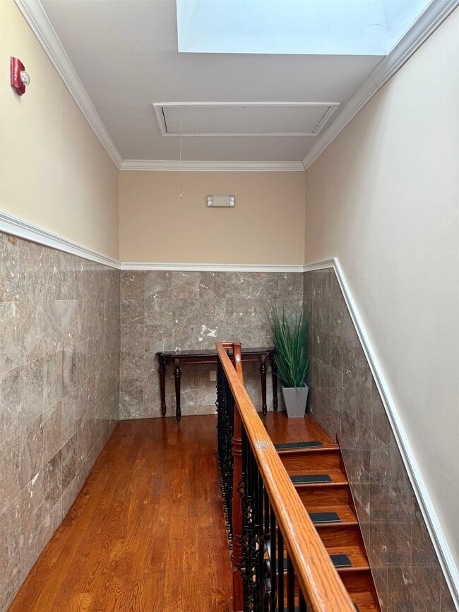 Building Photo - 375 Palisade Ave