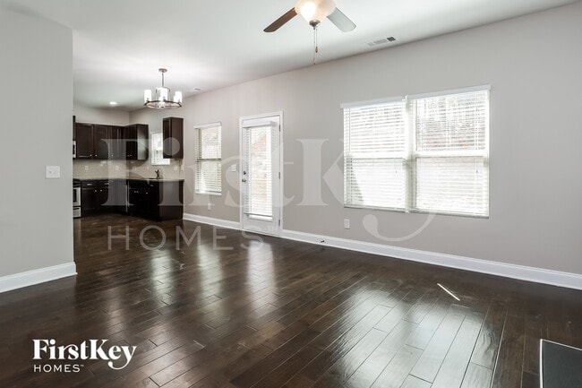 Building Photo - 4186 Woodland Park Dr SW