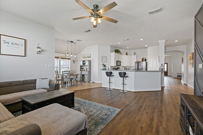 Building Photo - 8222 Groveland Hills Dr