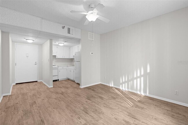 Building Photo - 411 1st Ave N