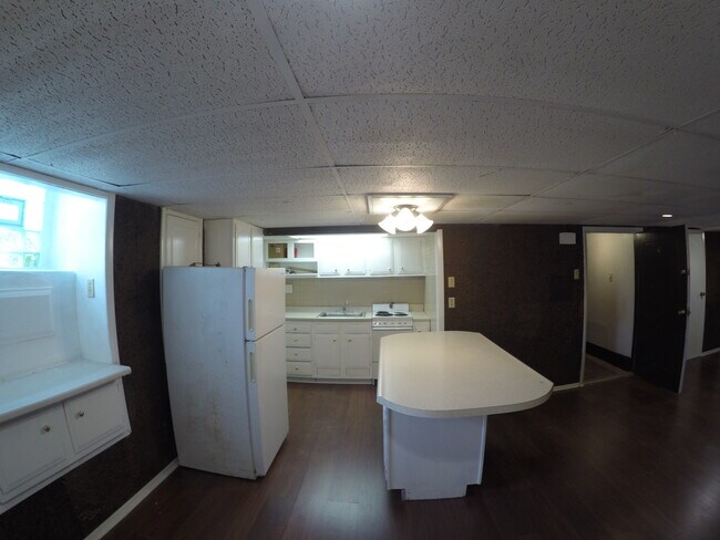 Building Photo - 5439 Baywood St