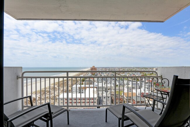 Building Photo - 5200 Boardwalk