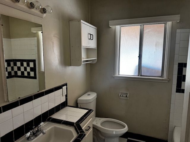 Building Photo - 9610 Rosecrans Ave