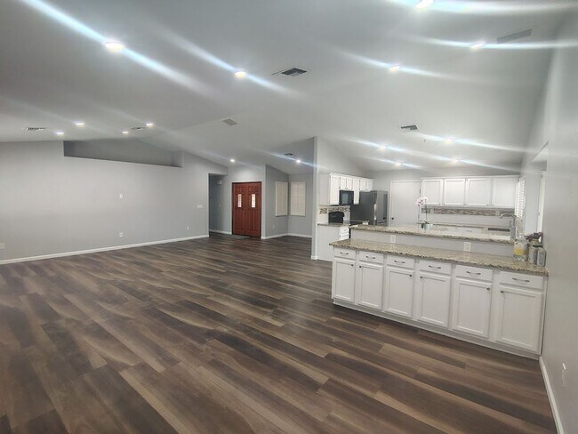 Building Photo - 9047 N Sanguine Dr