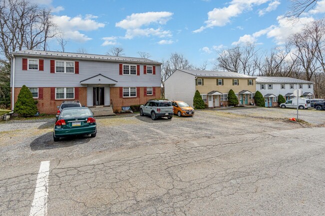 Building Photo - Welcome to our cozy 2-bedroom, 1-bathroom ...