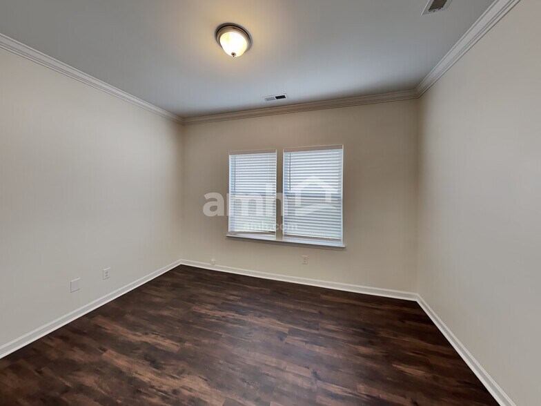 Building Photo - 404 Moses Rhyne Dr