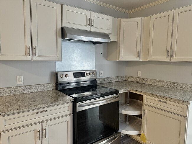 Building Photo - 1111 Timberline Dr