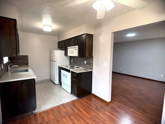 Building Photo - 615 E 22nd St