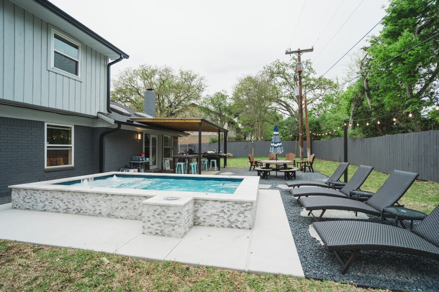 Building Photo - 1604 Barak Ln
