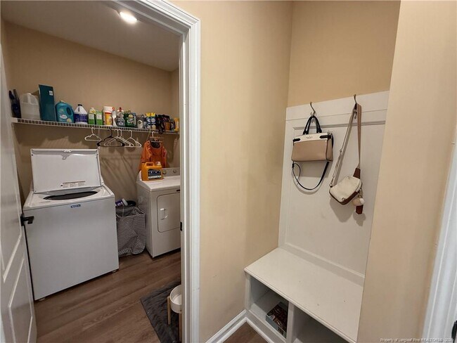 Building Photo - 2040 Stonewash Dr